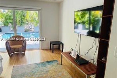 Casa en venta en North Miami Beach, Florida, 4 dormitorios, 224.82 m2 № 1372612 - foto 12