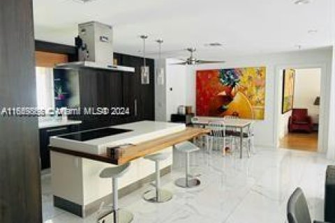 Villa ou maison à vendre à North Miami Beach, Floride: 4 chambres, 224.82 m2 № 1372612 - photo 6