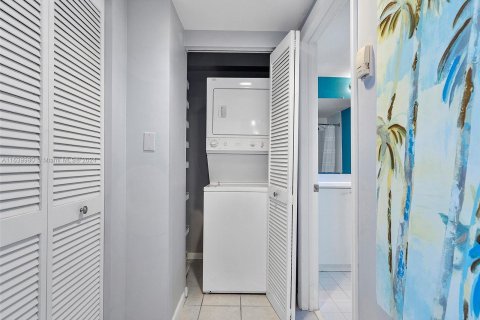 Condo in Fort Lauderdale, Florida, 1 bedroom  № 1325755 - photo 11