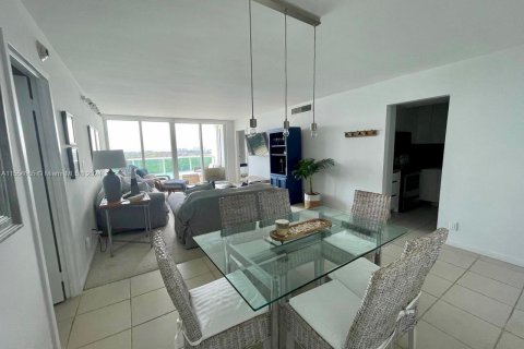 Condominio en venta en Sunny Isles Beach, Florida, 2 dormitorios, 126.07 m2 № 1099275 - foto 11