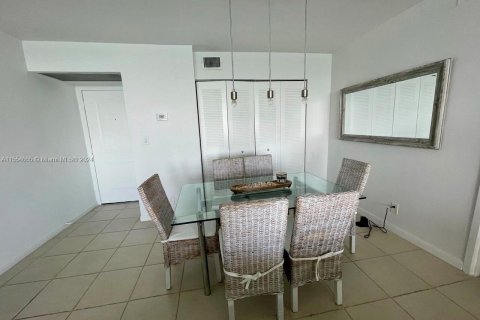 Copropriété à vendre à Sunny Isles Beach, Floride: 2 chambres, 126.07 m2 № 1099275 - photo 14