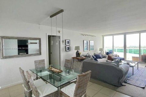 Copropriété à vendre à Sunny Isles Beach, Floride: 2 chambres, 126.07 m2 № 1099275 - photo 15