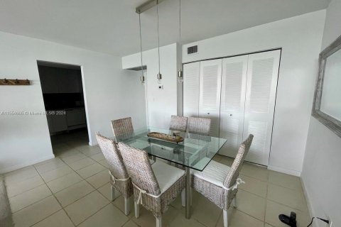 Copropriété à vendre à Sunny Isles Beach, Floride: 2 chambres, 126.07 m2 № 1099275 - photo 16