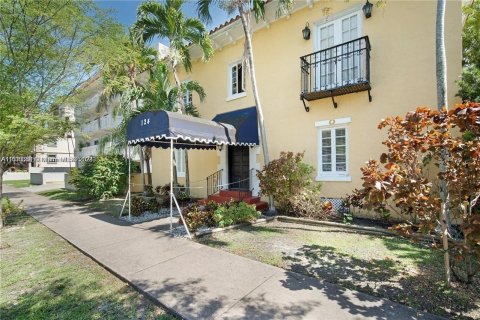 Condominio en venta en Coral Gables, Florida, 32.98 m2 № 1290826 - foto 1