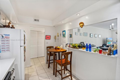 Condominio en venta en Sunny Isles Beach, Florida, 1 dormitorio, 93.37 m2 № 995940 - foto 9
