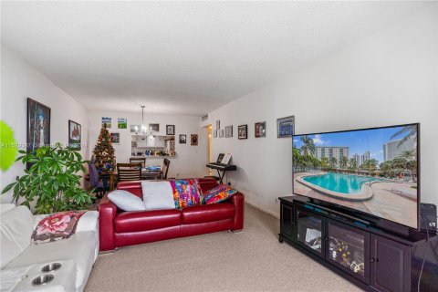 Condominio en venta en Sunny Isles Beach, Florida, 1 dormitorio, 93.37 m2 № 995940 - foto 4