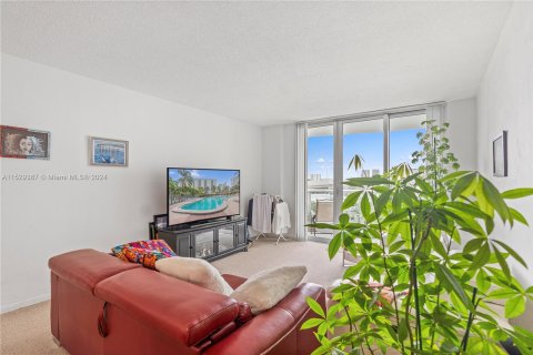 Condominio en venta en Sunny Isles Beach, Florida, 1 dormitorio, 93.37 m2 № 995940 - foto 2