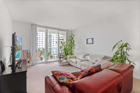 Condominio en venta en Sunny Isles Beach, Florida, 1 dormitorio, 93.37 m2 № 995940 - foto 1