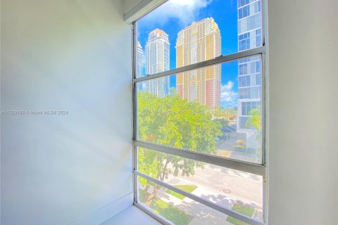 Condominio en venta en Sunny Isles Beach, Florida, 2 dormitorios, 82.87 m2 № 995941 - foto 12