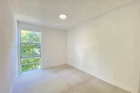 Condominio en venta en Sunny Isles Beach, Florida, 2 dormitorios, 82.87 m2 № 995941 - foto 13