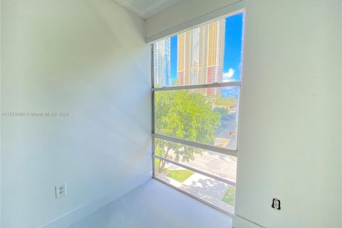 Condominio en venta en Sunny Isles Beach, Florida, 2 dormitorios, 82.87 m2 № 995941 - foto 16