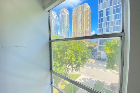 Condominio en venta en Sunny Isles Beach, Florida, 2 dormitorios, 82.87 m2 № 995941 - foto 9