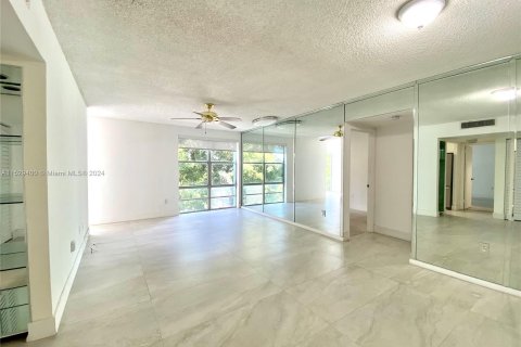 Condominio en venta en Sunny Isles Beach, Florida, 2 dormitorios, 82.87 m2 № 995941 - foto 4