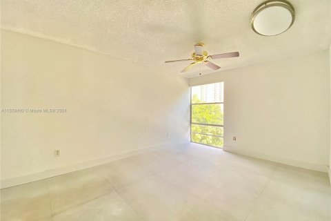 Copropriété à vendre à Sunny Isles Beach, Floride: 2 chambres, 82.87 m2 № 995941 - photo 21