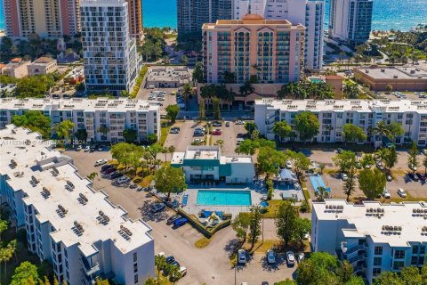 Condominio en venta en Sunny Isles Beach, Florida, 2 dormitorios, 82.87 m2 № 995941 - foto 25