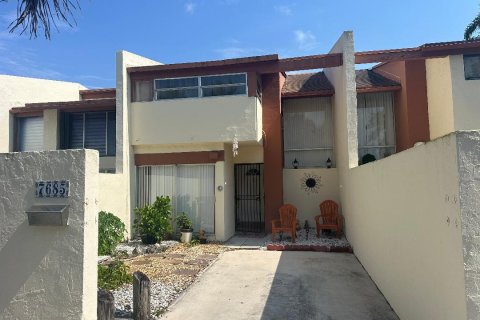 Townhouse in Miami, Florida 3 bedrooms, 156.08 sq.m. № 1174312 - photo 2