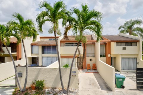 Townhouse in Miami, Florida 3 bedrooms, 156.08 sq.m. № 1174312 - photo 27