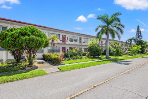 Condo in Saint Petersburg, Florida, 1 bedroom  № 1342045 - photo 18