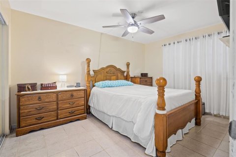 Condo in Saint Petersburg, Florida, 1 bedroom  № 1342045 - photo 12