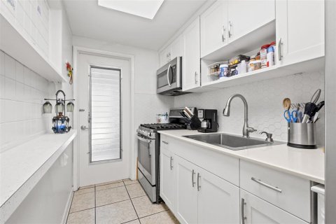 Condo in Saint Petersburg, Florida, 1 bedroom  № 1342045 - photo 10