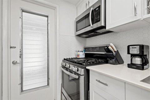 Condo in Saint Petersburg, Florida, 1 bedroom  № 1342045 - photo 11