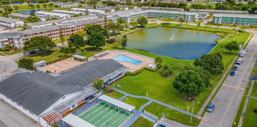 Condo in Saint Petersburg, Florida, 1 bedroom  № 1342045