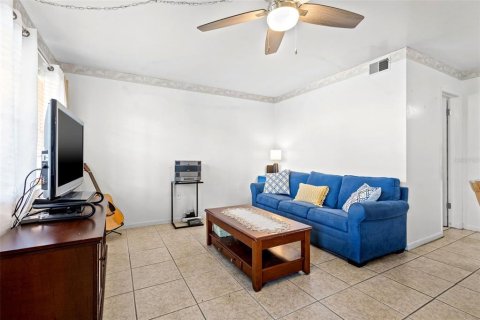 Condo in Saint Petersburg, Florida, 1 bedroom  № 1342045 - photo 5