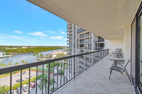 Condo in Highland Beach, Florida, 2 bedrooms  № 1142634 - photo 23