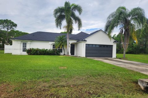 House in Port St. Lucie, Florida 3 bedrooms, 141.95 sq.m. № 841406 - photo 1