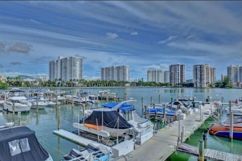 Condominio en venta en Aventura, Florida, 2 dormitorios, 116.22 m2 № 1132113 - foto 24