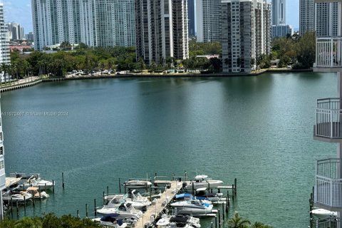 Condo in Aventura, Florida, 2 bedrooms  № 1132113 - photo 1