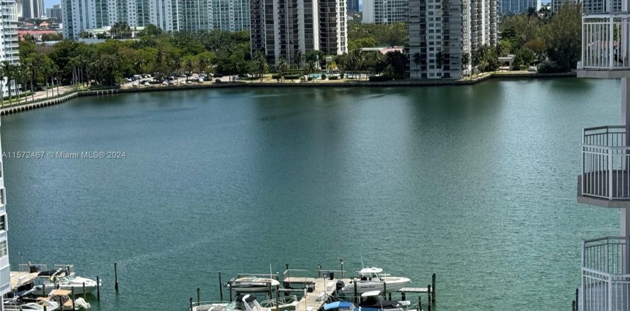 Condo in Aventura, Florida, 2 bedrooms  № 1132113