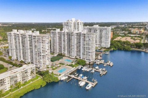 Copropriété à vendre à Aventura, Floride: 2 chambres, 116.22 m2 № 1132113 - photo 2