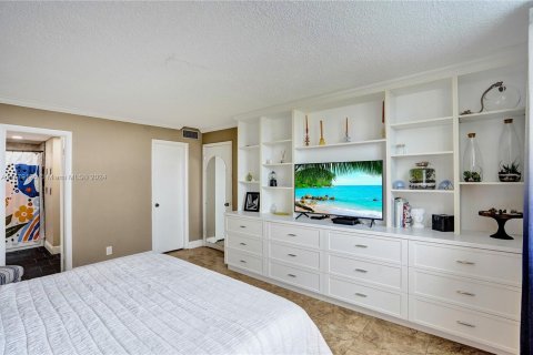 Condo in Hallandale Beach, Florida, 3 bedrooms  № 1408830 - photo 10