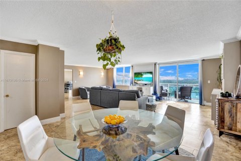 Condo in Hallandale Beach, Florida, 3 bedrooms  № 1408830 - photo 6