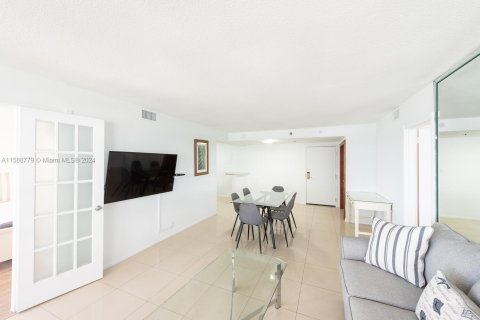 Condo in Miami Beach, Florida, 2 bedrooms  № 1408829 - photo 7