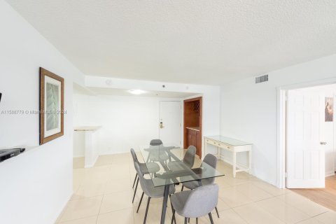 Condo in Miami Beach, Florida, 2 bedrooms  № 1408829 - photo 6