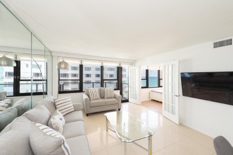 Condo in Miami Beach, Florida, 2 bedrooms  № 1408829 - photo 4