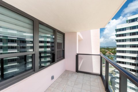 Condo in Miami Beach, Florida, 2 bedrooms  № 1408829 - photo 3