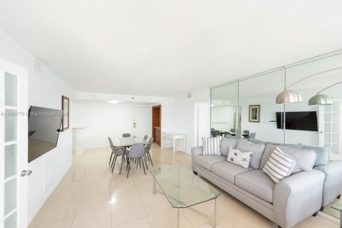 Condo in Miami Beach, Florida, 2 bedrooms  № 1408829 - photo 5