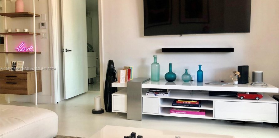 Condo in Miami Beach, Florida, 1 bedroom  № 1408892