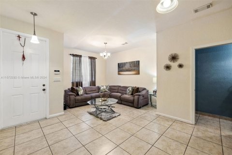 Touwnhouse à vendre à Miami Gardens, Floride: 3 chambres, 131.83 m2 № 1128112 - photo 5