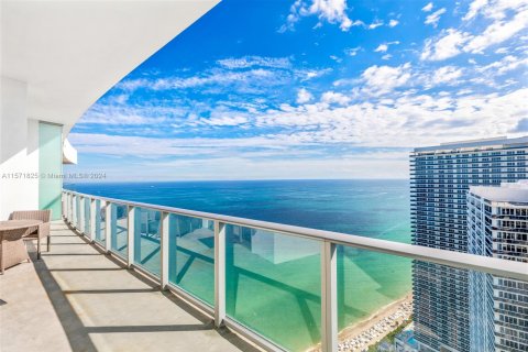 Condominio en venta en Hollywood, Florida, 2 dormitorios, 104.61 m2 № 1128114 - foto 1