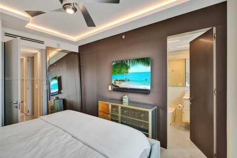 Condominio en venta en Sunny Isles Beach, Florida, 4 dormitorios, 254.18 m2 № 965706 - foto 17