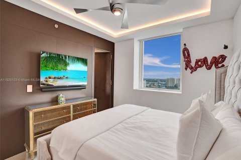 Condominio en venta en Sunny Isles Beach, Florida, 4 dormitorios, 254.18 m2 № 965706 - foto 18