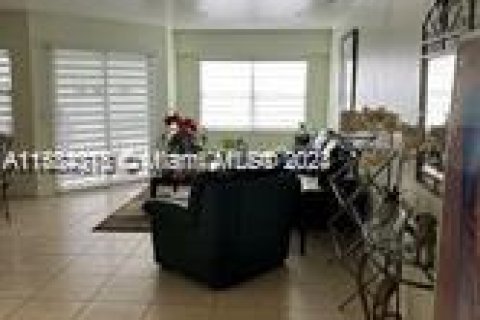 Condominio en venta en Pembroke Pines, Florida, 1 dormitorio, 97.08 m2 № 1175655 - foto 12