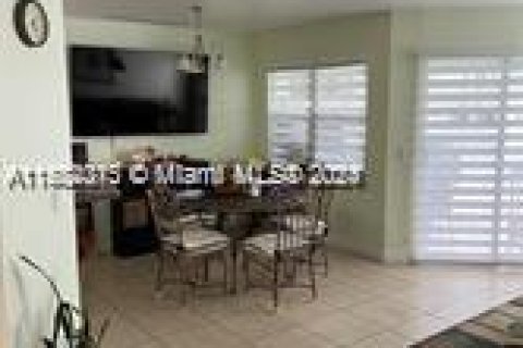 Condo in Pembroke Pines, Florida, 1 bedroom  № 1175655 - photo 8