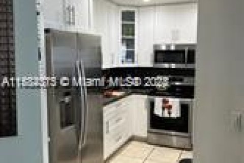 Condominio en venta en Pembroke Pines, Florida, 1 dormitorio, 97.08 m2 № 1175655 - foto 10