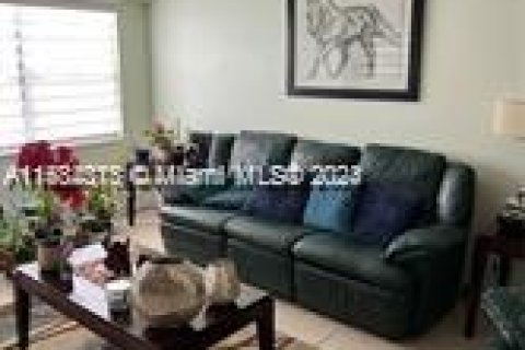 Condominio en venta en Pembroke Pines, Florida, 1 dormitorio, 97.08 m2 № 1175655 - foto 11