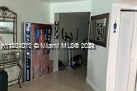 Condominio en venta en Pembroke Pines, Florida, 1 dormitorio, 97.08 m2 № 1175655 - foto 13